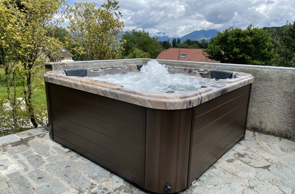 Livraison d’un Jacuzzi 5 places à Mauriac